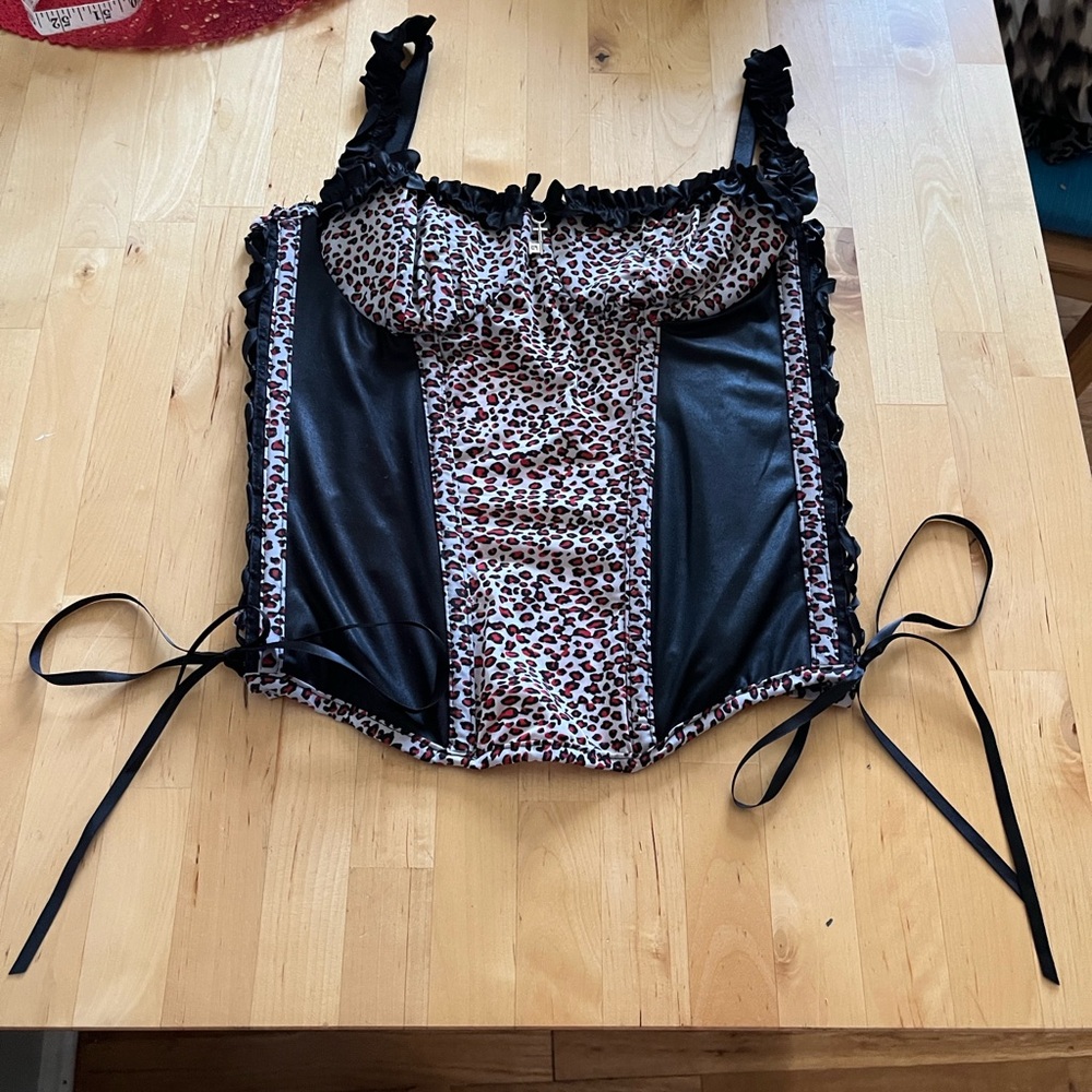 ☀️ 3 for $10 XS/S Penthouse Black and Red Leopard Print Corset Top